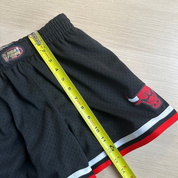 Rare Chicago Bulls Mitchell & Ness Short - Size XS New - Picture 7 of 9